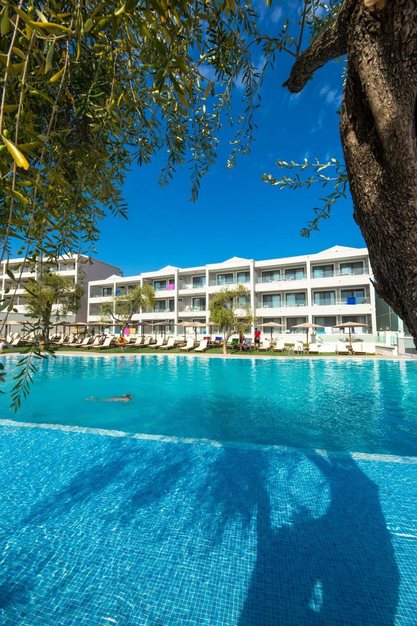 Robolla Beach Aparthotel Roda  Dış mekan fotoğraf