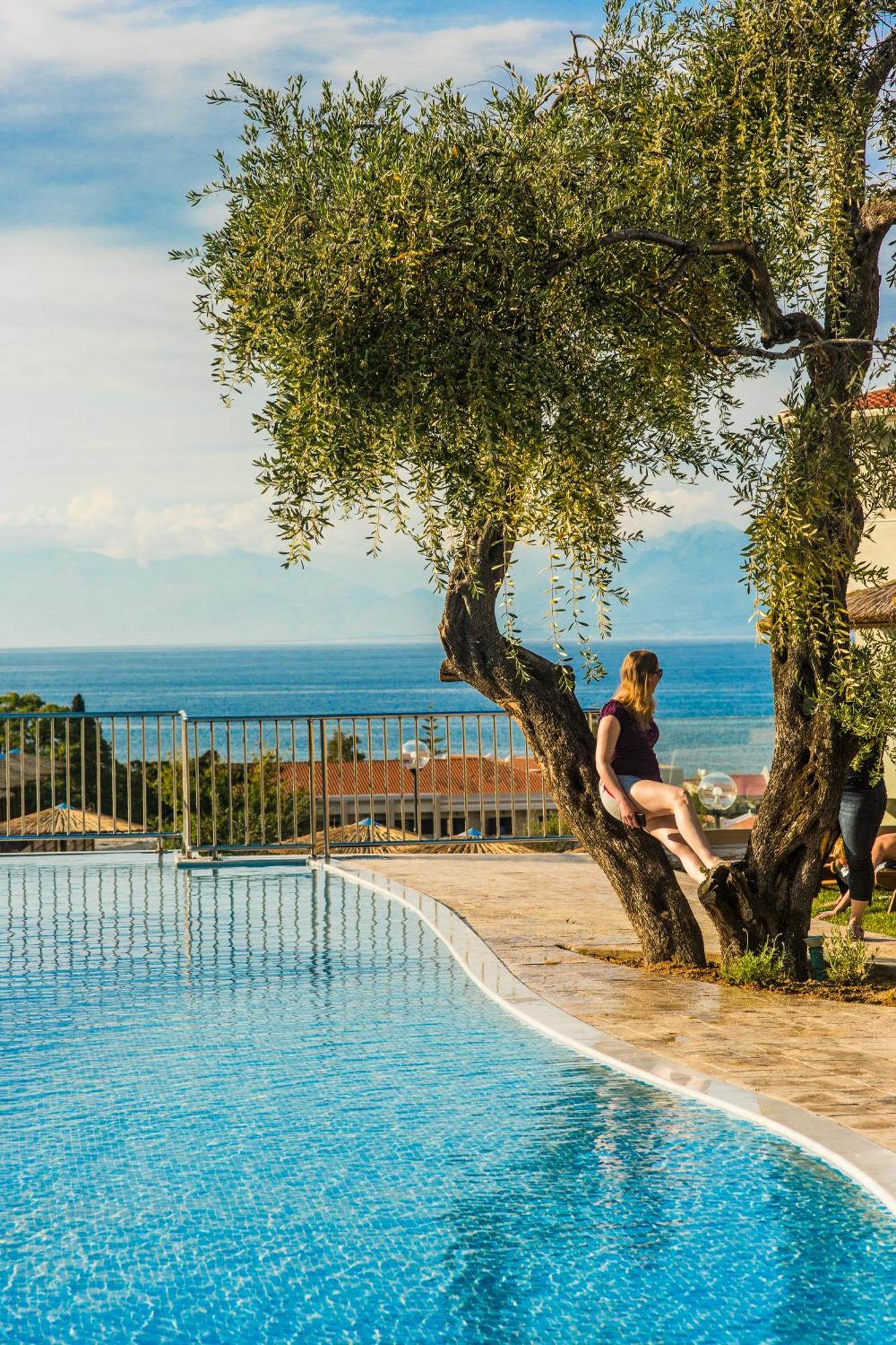 Robolla Beach Aparthotel Roda  Dış mekan fotoğraf